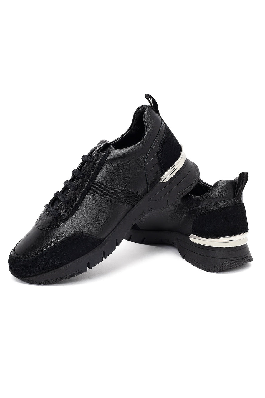 Woman Black Lace-Up Leather Sneaker