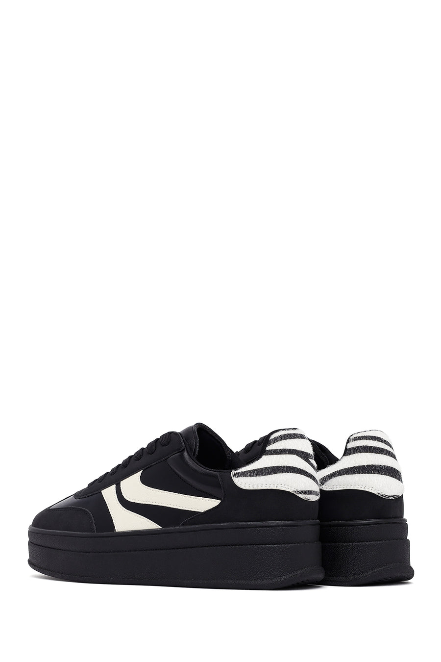 Woman Black Lace-Up Chunky Sneaker