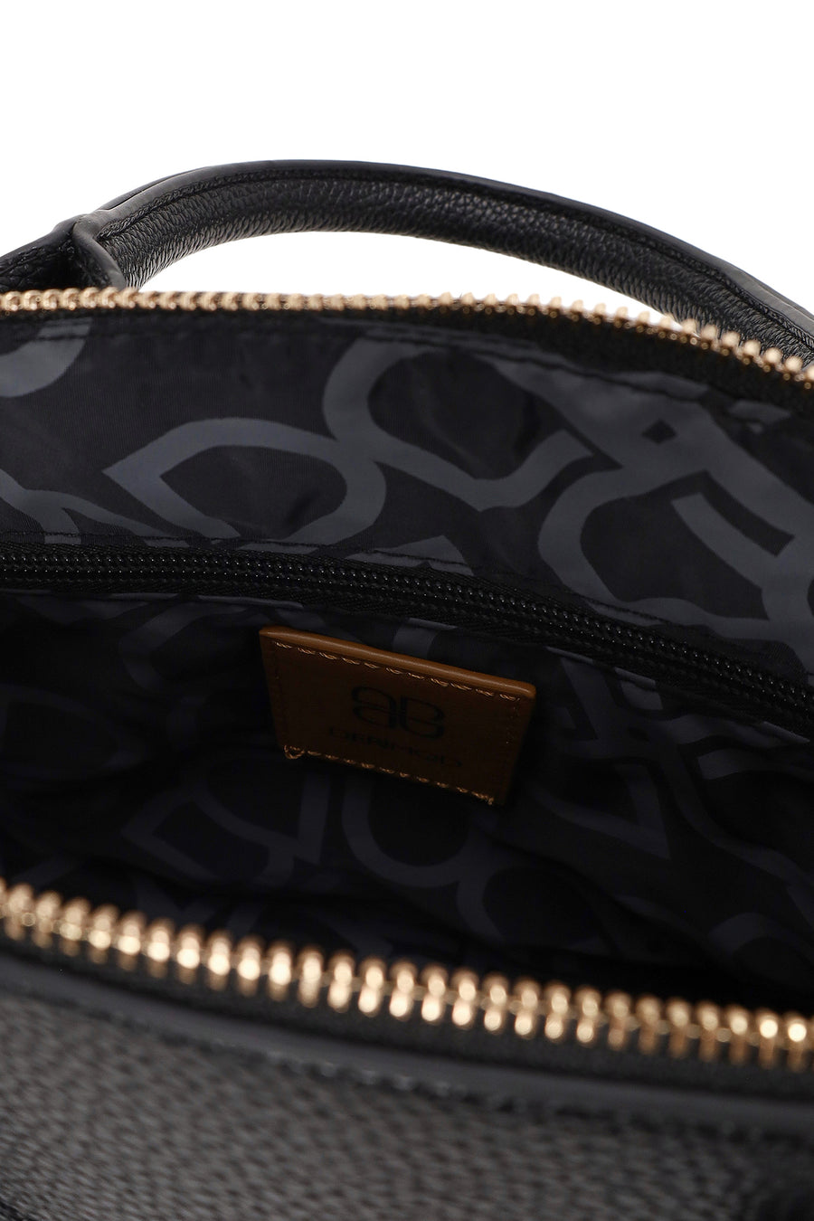 Woman Black Long-Strap Croc-Pattern Classic Shoulder Bag