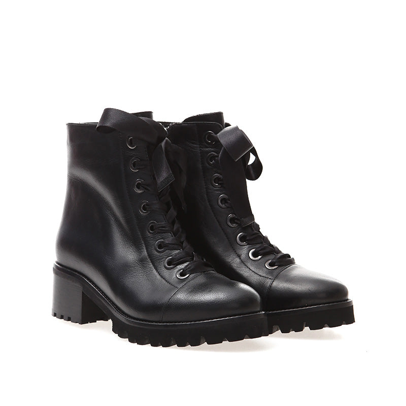 WOMEN'S BOOTS