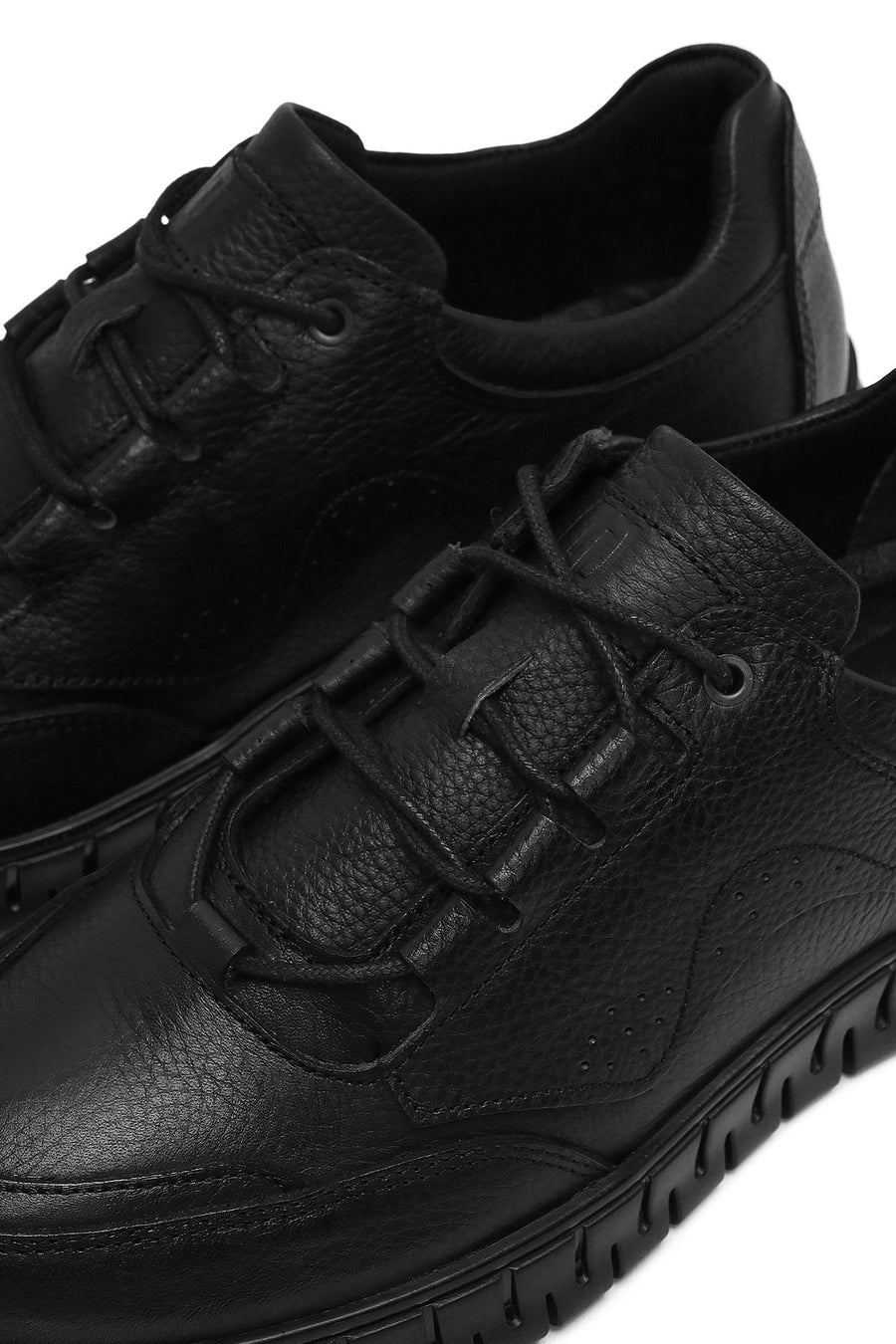 Men's Black Lace-Up Thick-Soled Leather Casual Sneaker
