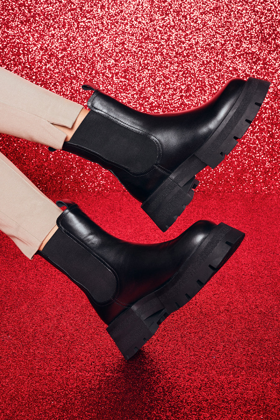 Women's Black Thick Soled Leather Chelsea Boots 23WFD511918 | Derimod