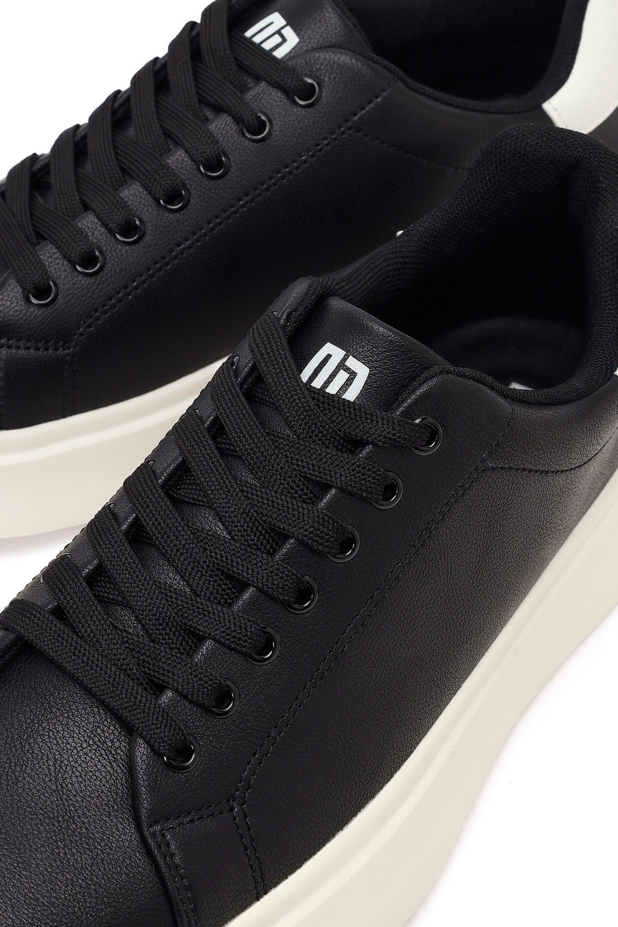 Men's Black Lace-Up Thick Sole Sneaker