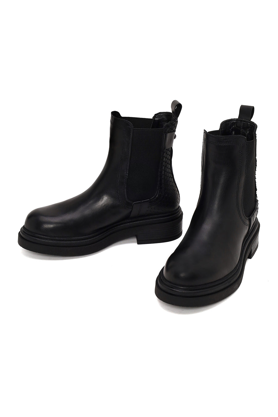 Woman Black Thick-Soled Leather Chelsea Boots