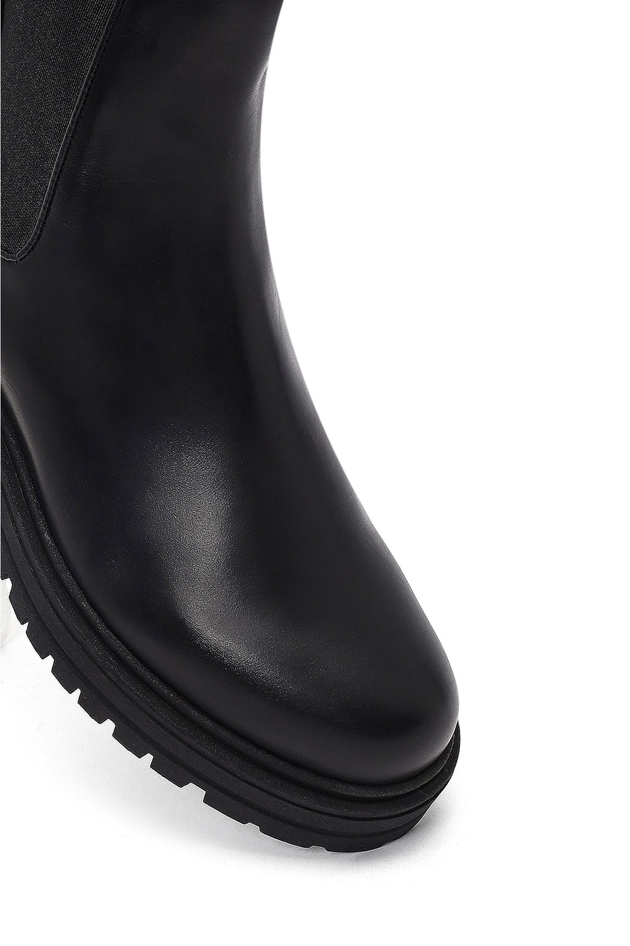 Woman Black Leather Chelsea Boots