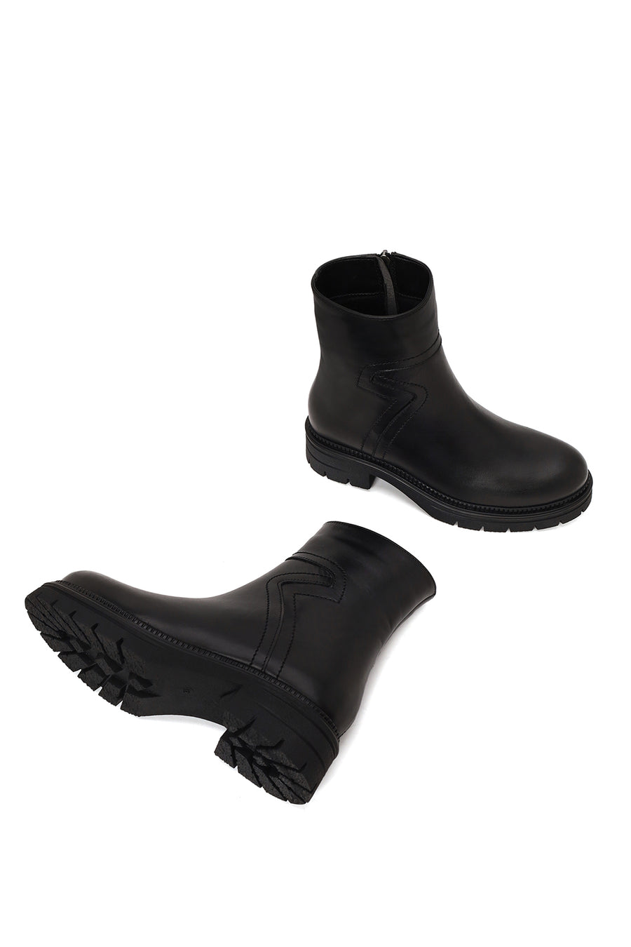 Woman Black Zip Closure Thick-Soled Leather Boots