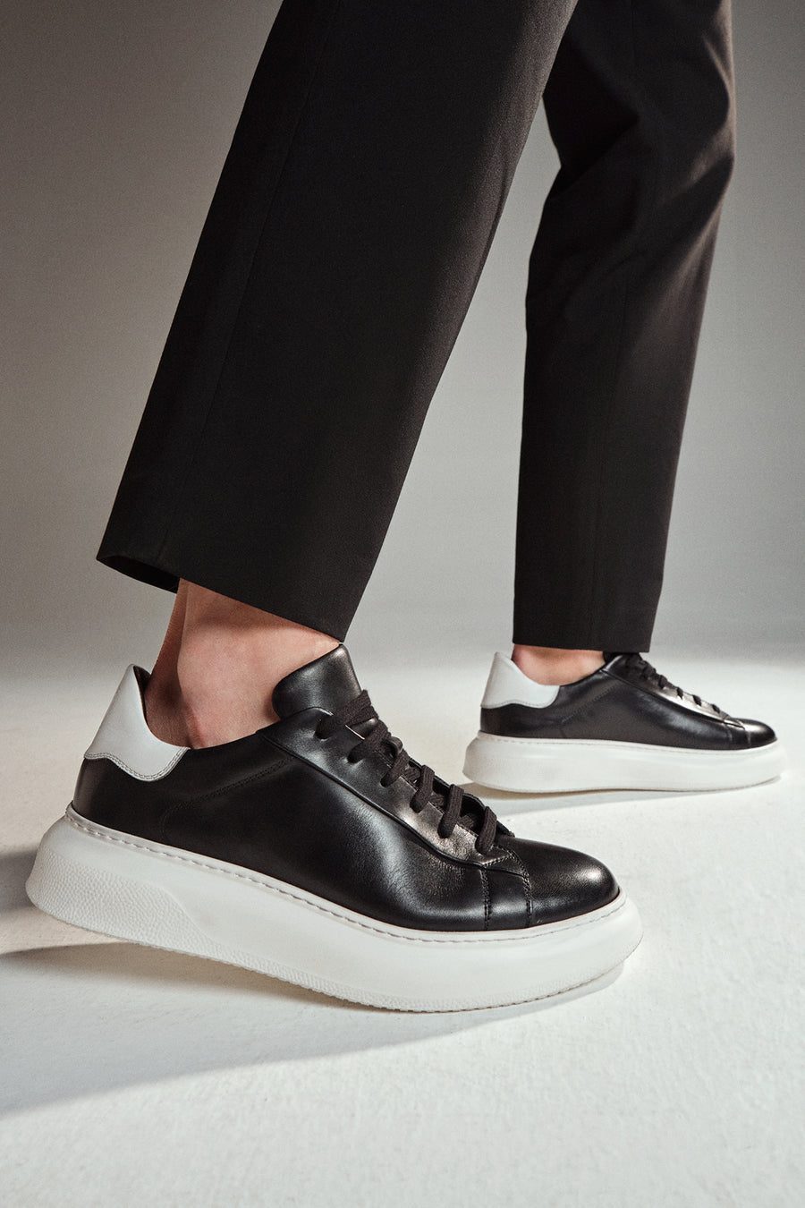 Erkek Siyah Bağcıklı Kalın Tabanlı Deri Sneaker