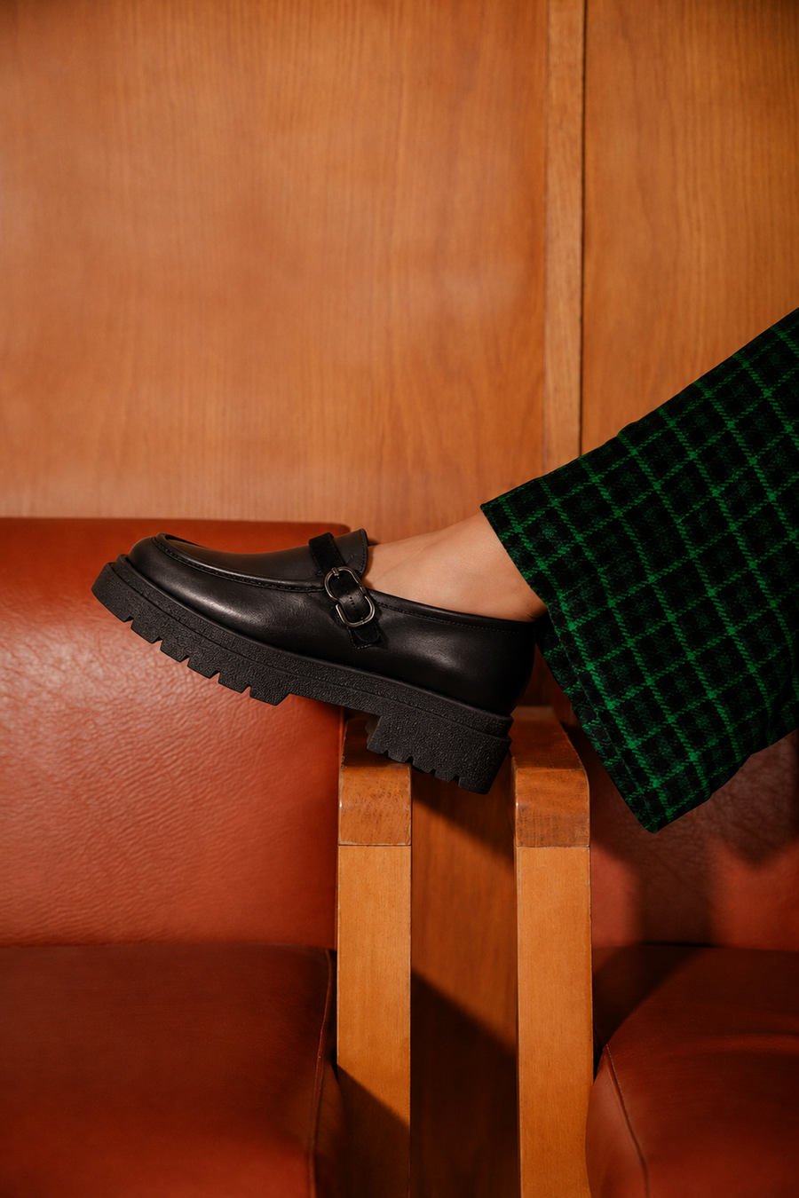 Woman Black Buckled Thick-Soled Leather Masculine Loafer
