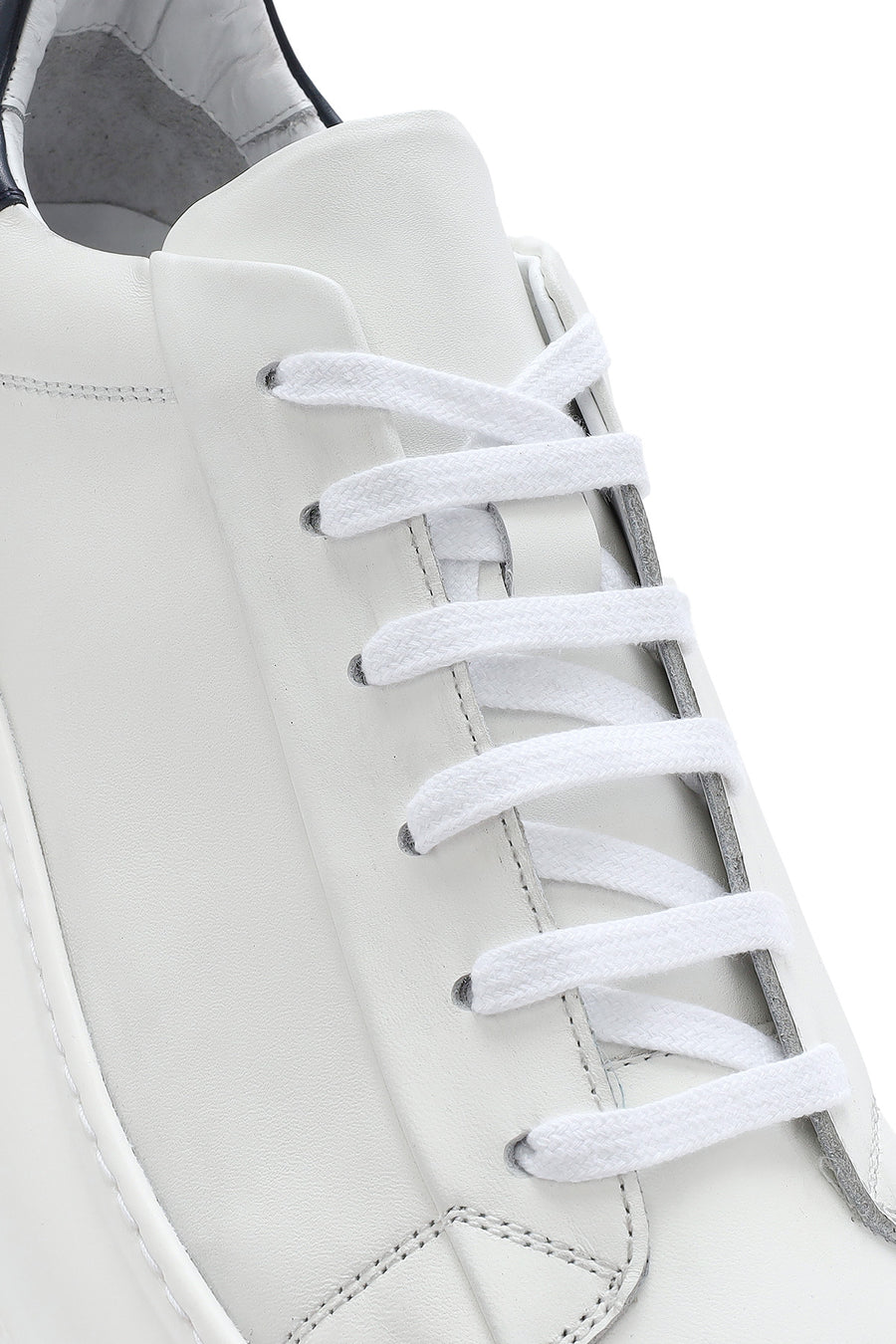 Erkek Beyaz Bağcıklı Kalın Tabanlı Deri Sneaker