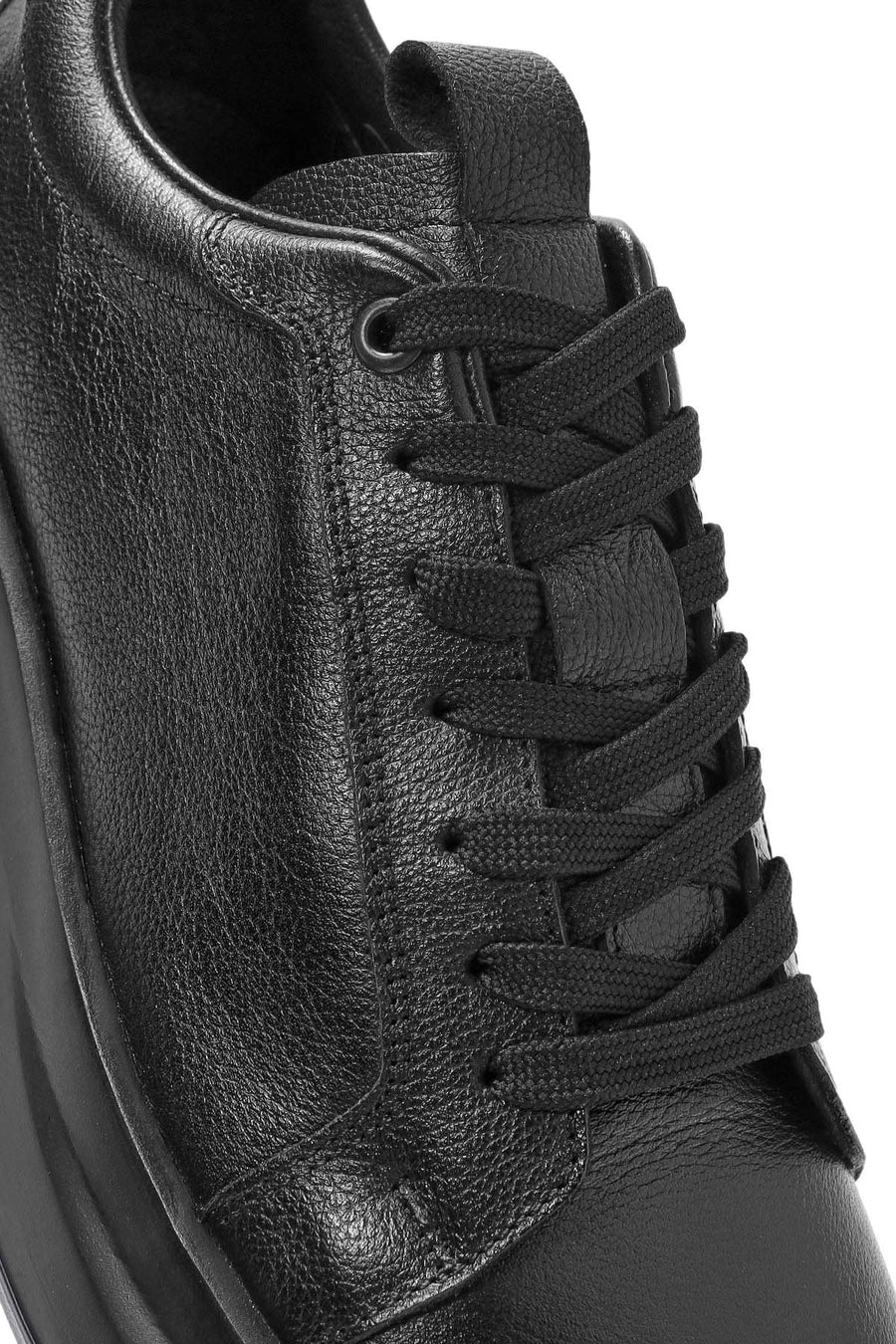 Men's Black Lace-up Leather Sneaker