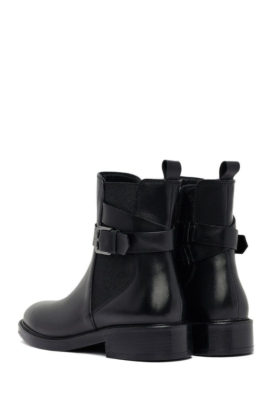 Woman Black Zippered Leather Boat