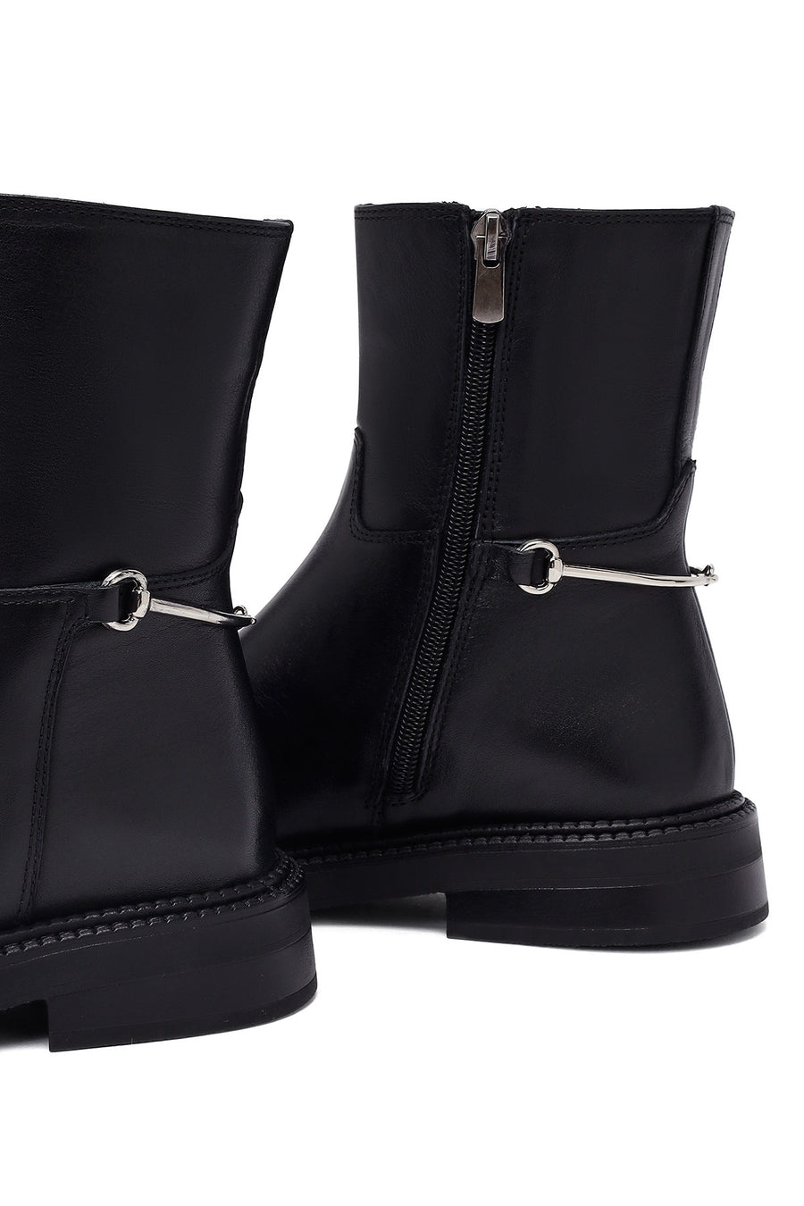 Woman Black Zip Closure Leather Boots