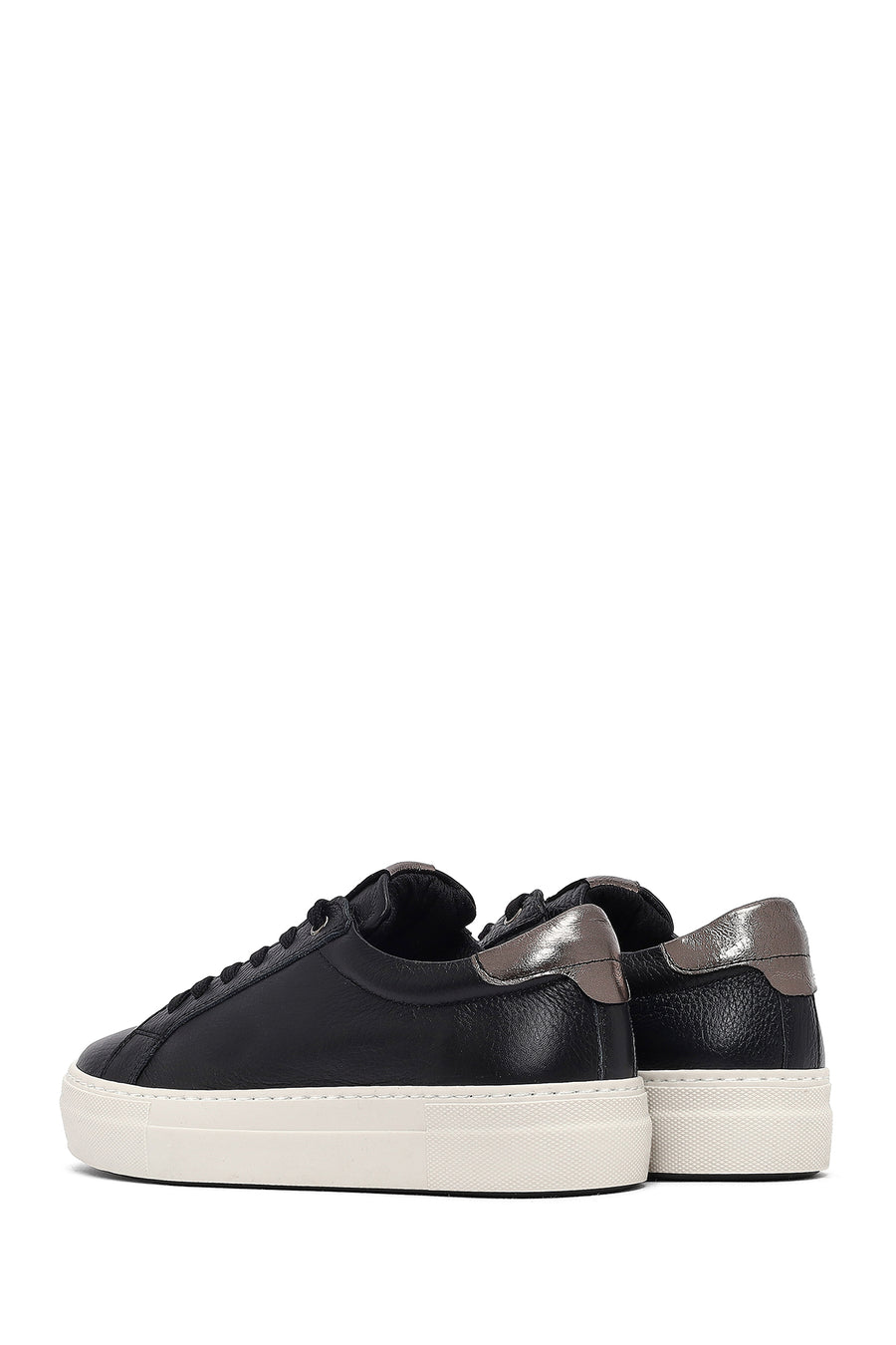 Woman Black Lace-Up Leather Sneaker