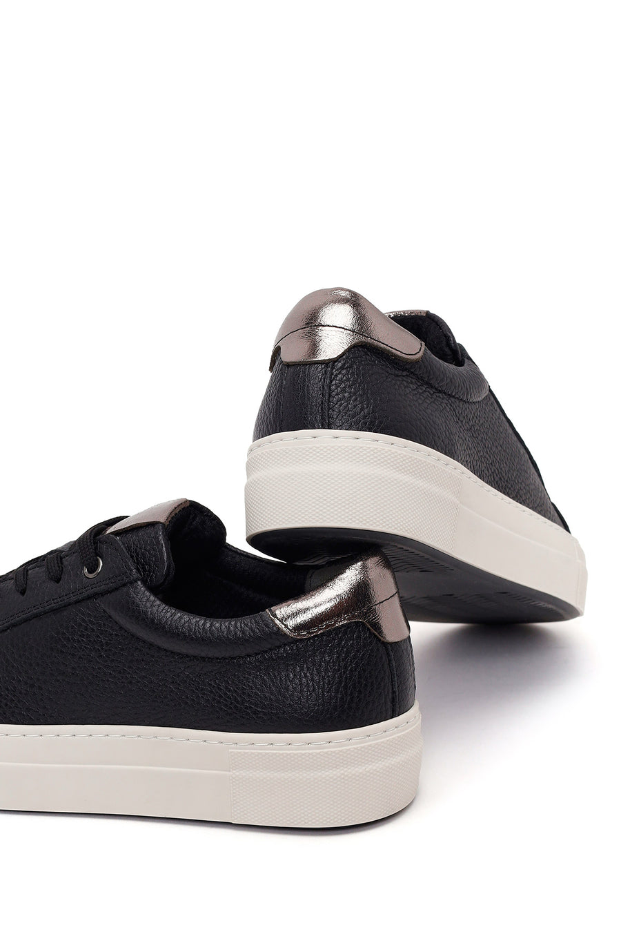 Kadın Siyah Bağcıklı Deri Sneaker