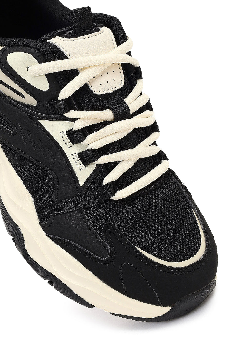 Woman Black Lace-Up Chunky Sneaker