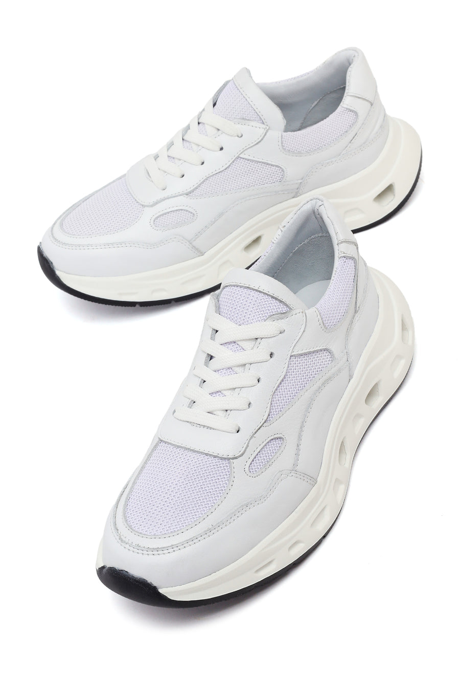 Kadın Beyaz Bağcıklı Kalın Tabanlı Deri Sneaker