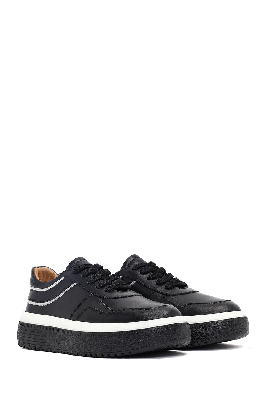 Kadın Siyah Bağcıklı Kalın Tabanlı Deri Sneaker