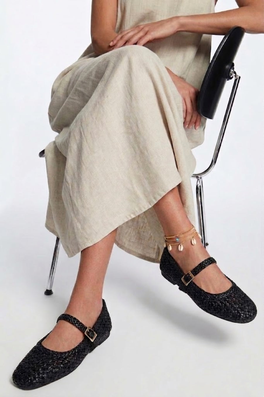 Woman Black Buckled Braided Ballerine flats