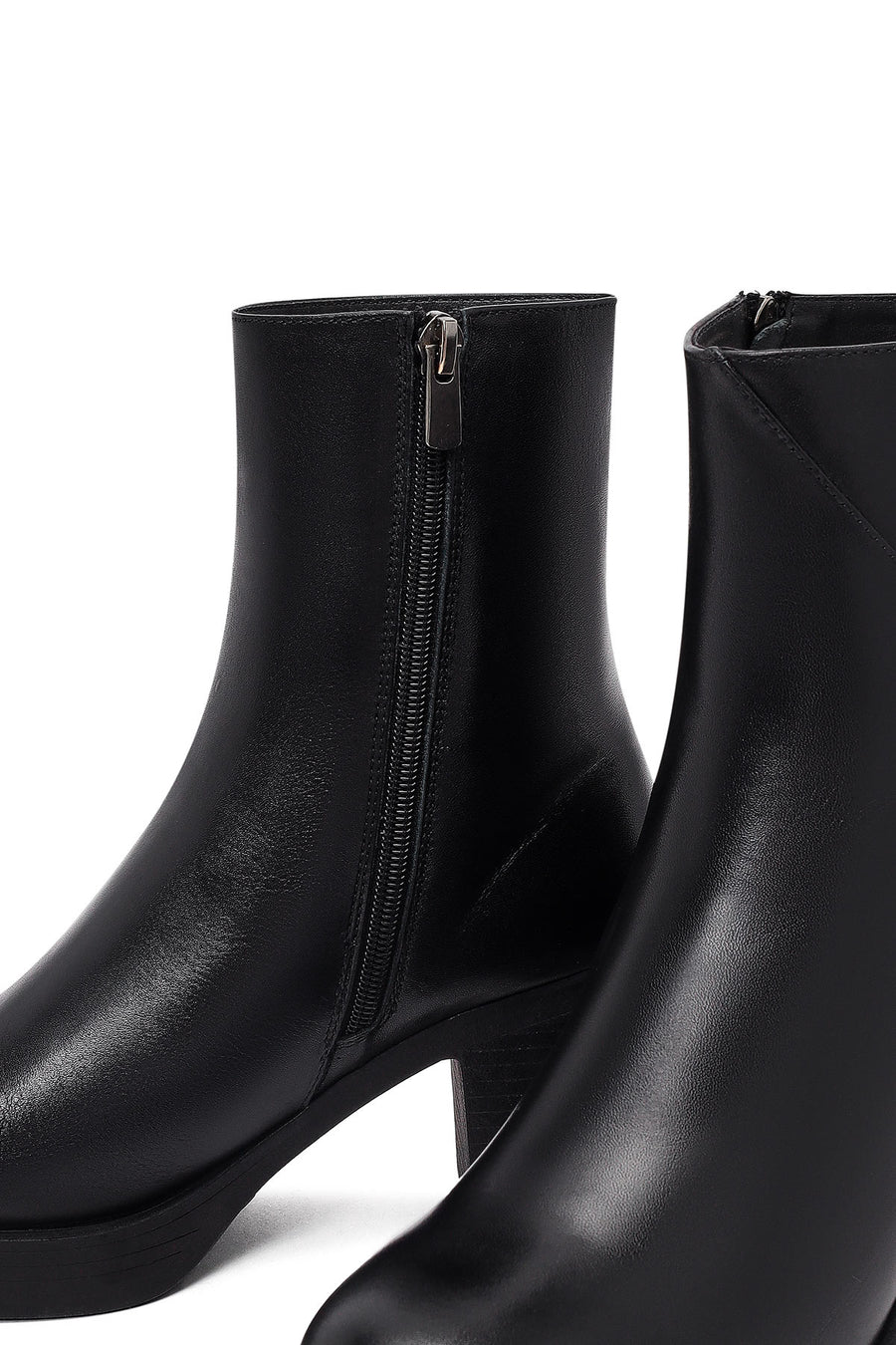 Woman Black Zip Closure Thick-Heeled Leather Boots