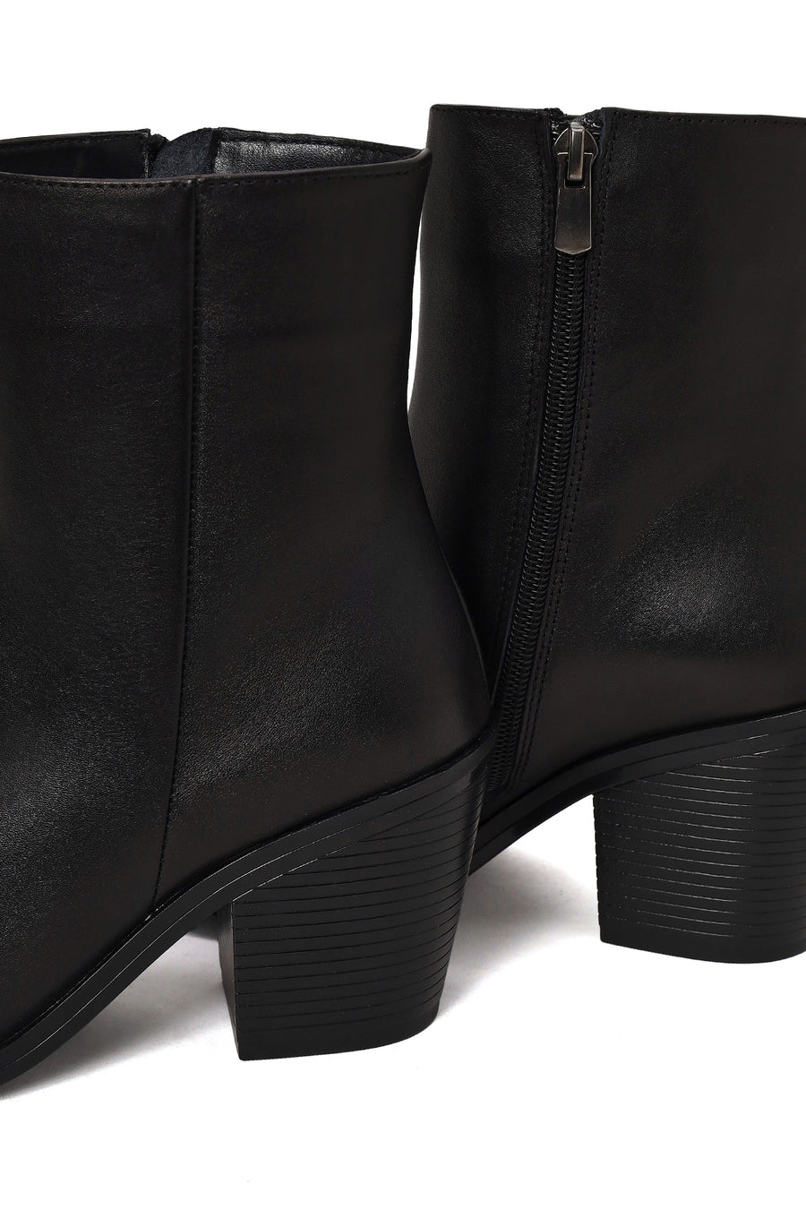 Woman Black Zip Closure Thick-Heeled Leather Boots