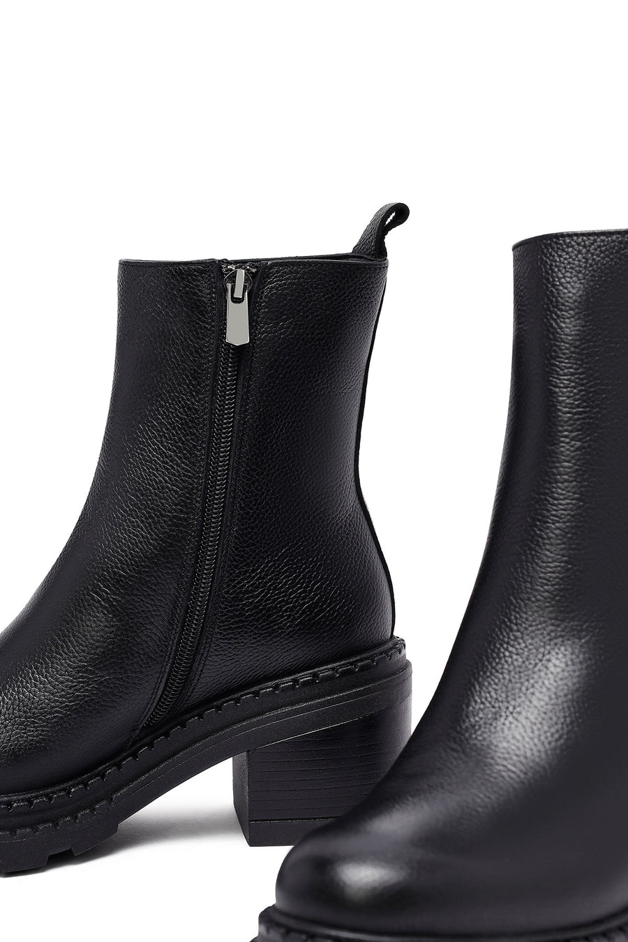 Woman Black Zip Closure Thick-Heeled Leather Boots