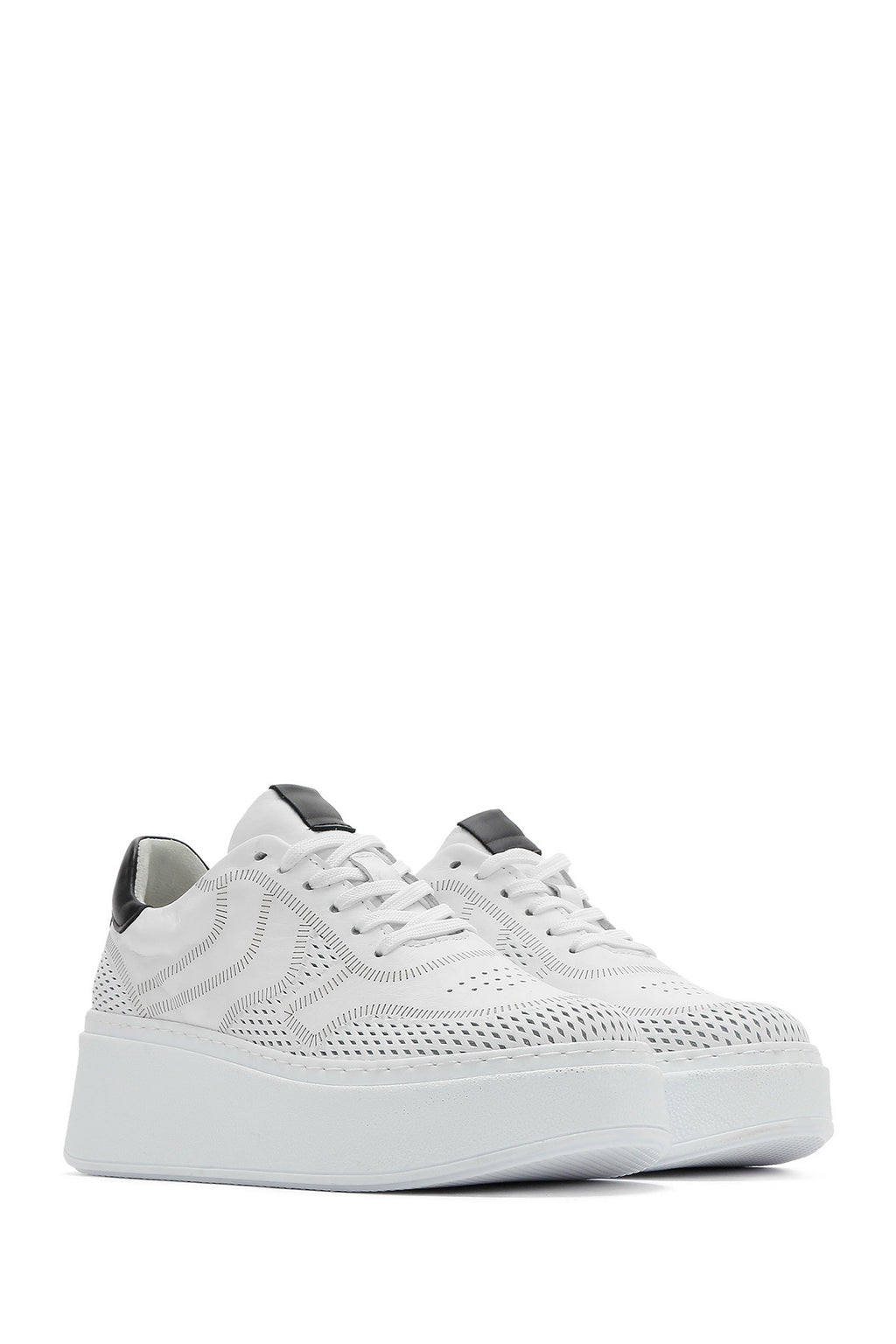 Kadın Beyaz Bağcıklı Kalın Tabanlı Deri Sneaker