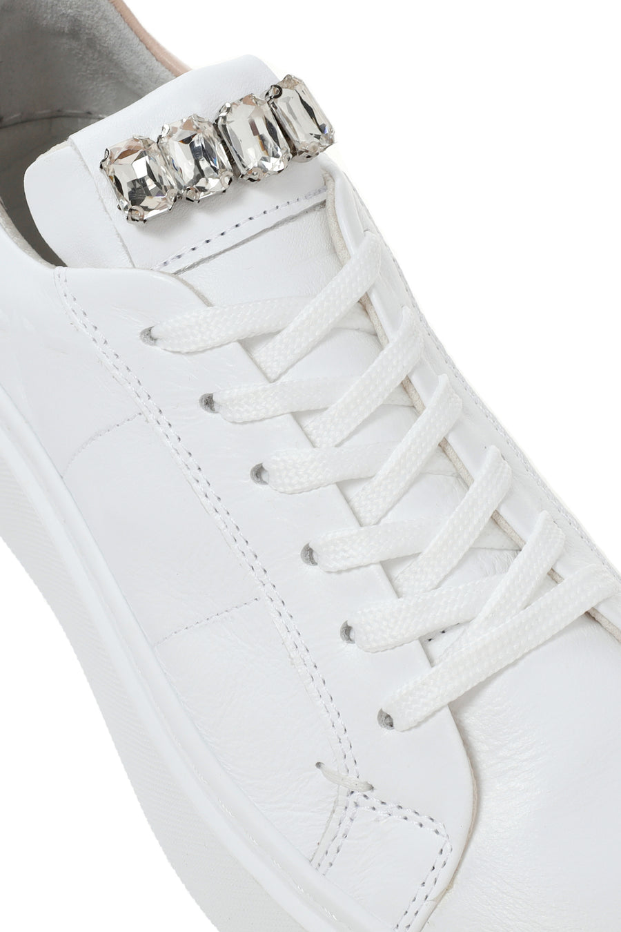 Kadın Beyaz Bağcıklı Aksesuar Detaylı Deri Sneaker