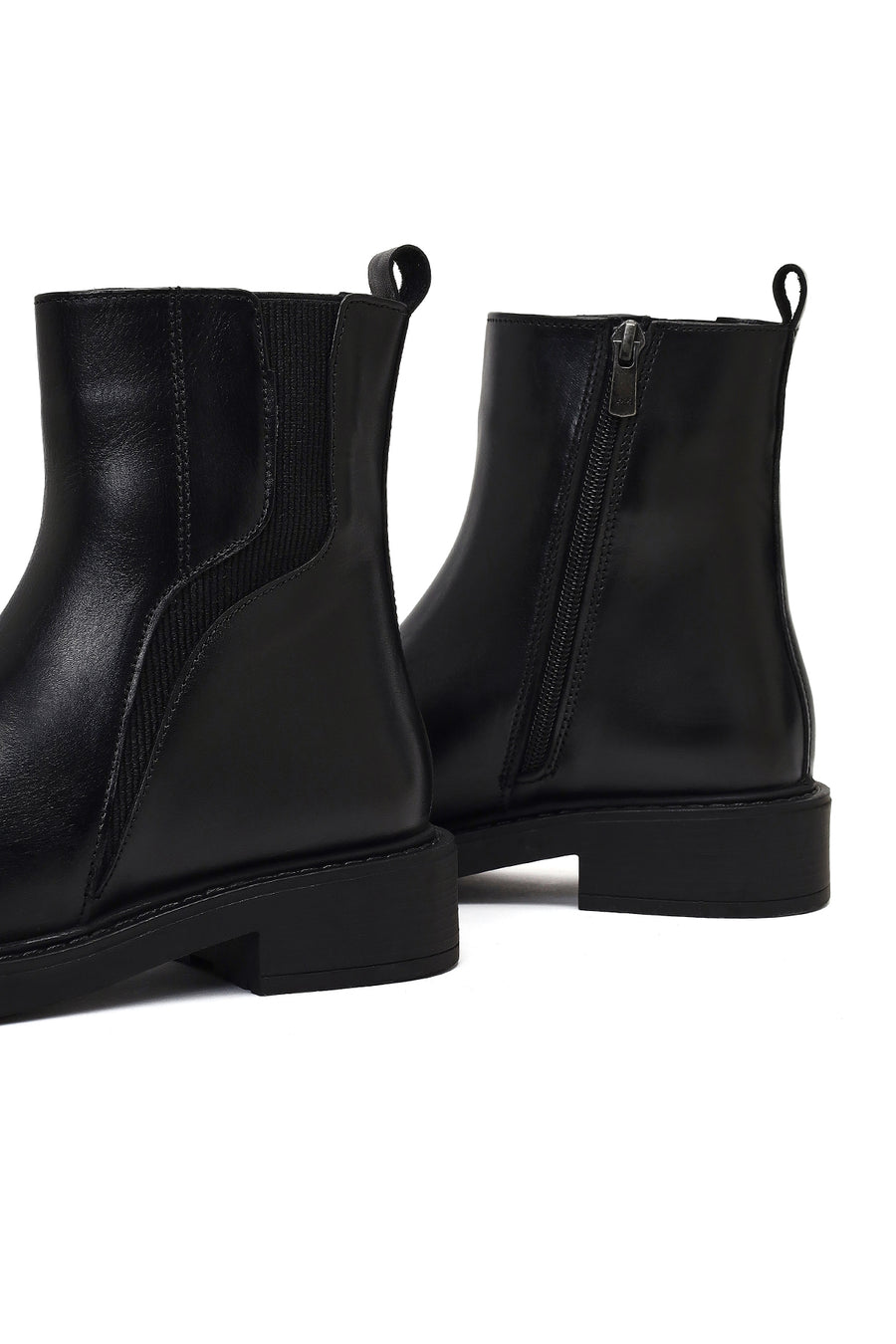 Woman Black Zip Closure Leather Boots