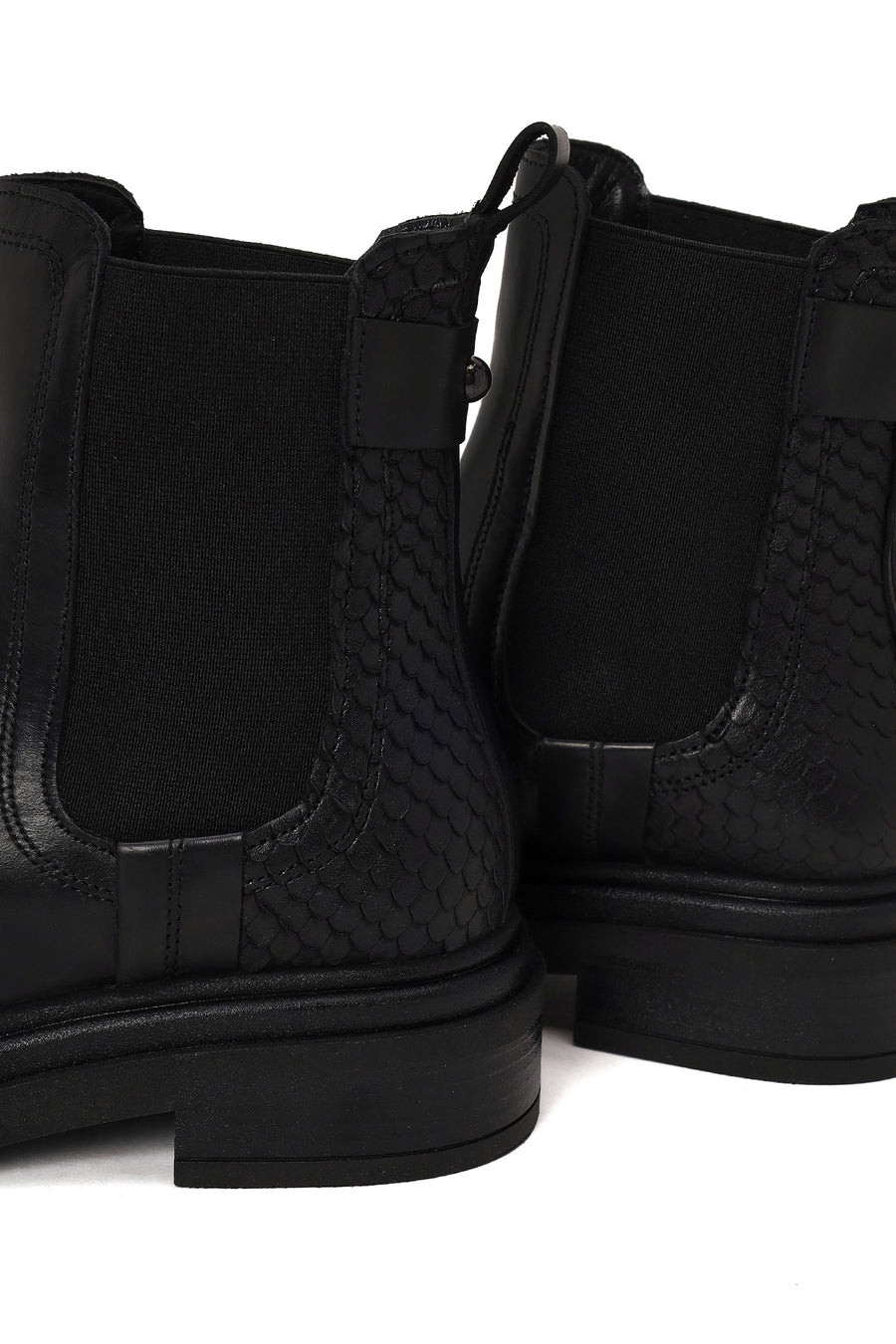Woman Black Thick-Soled Leather Chelsea Boots