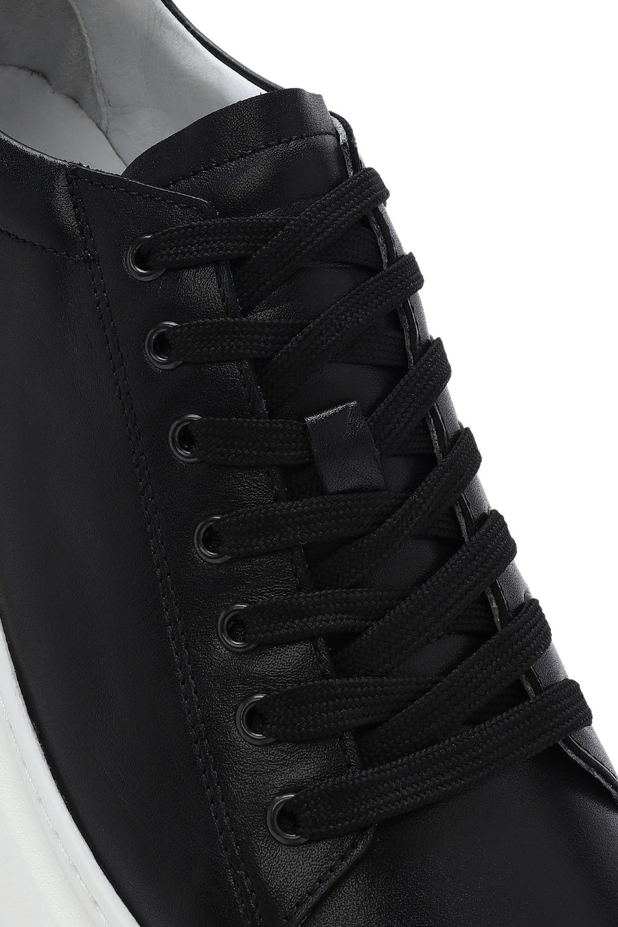 Erkek Siyah Bağcıklı Kalın Tabanlı Deri Sneaker