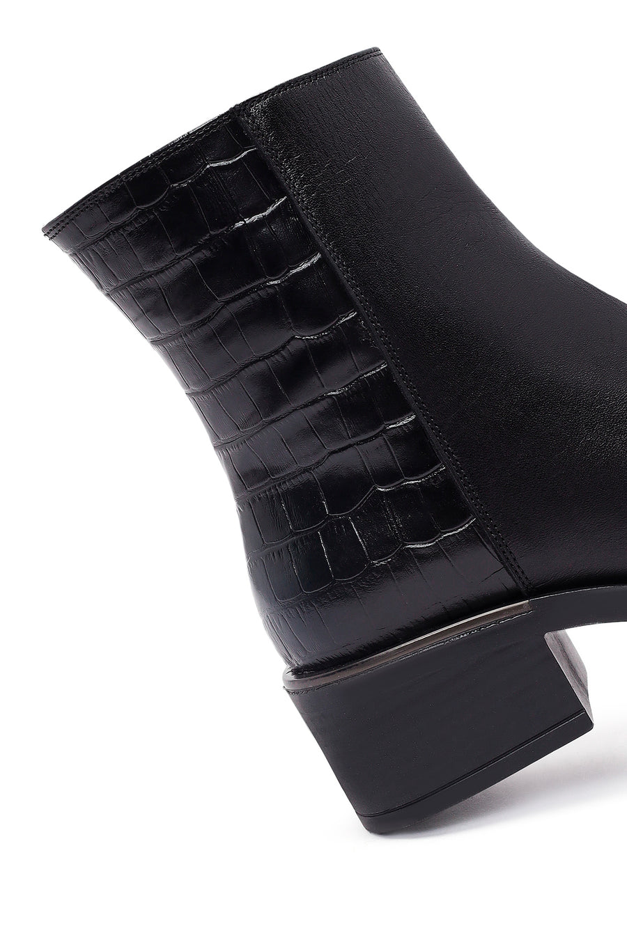 Woman Black Zip Closure Short Thick-Heeled Leather Boots