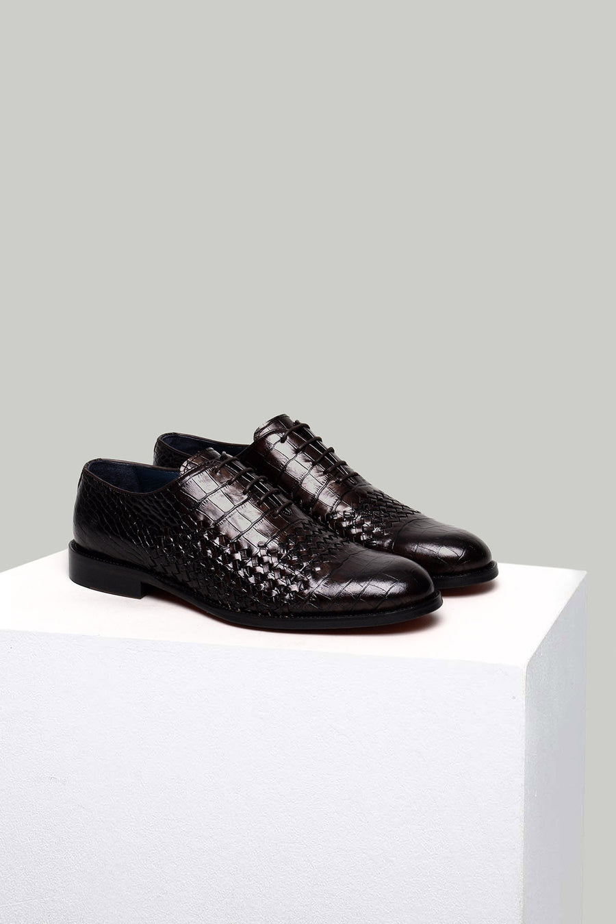 Classic Men's Shoes with Crocodile Pattern