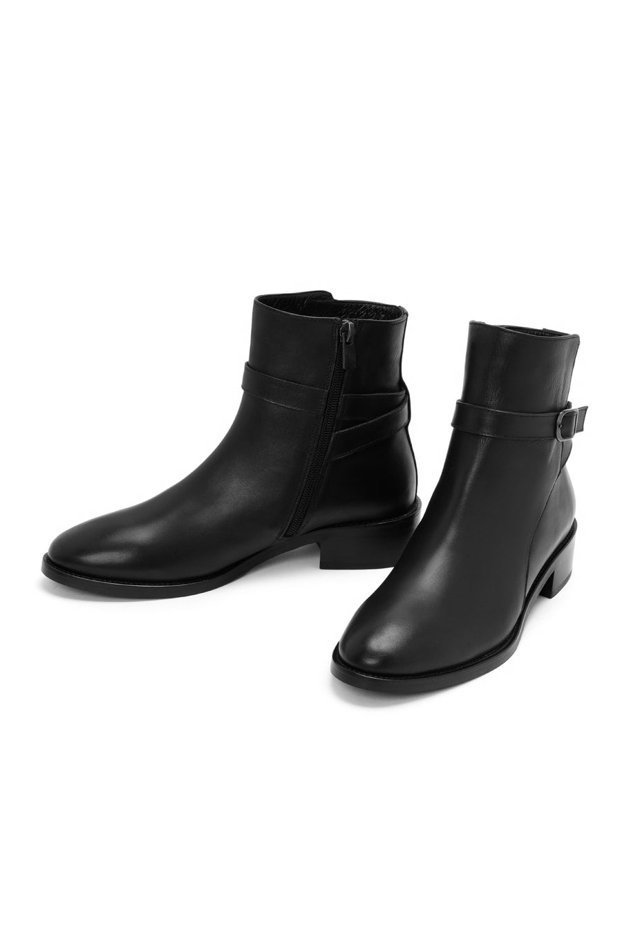 Woman Black Zippered Leather Boat