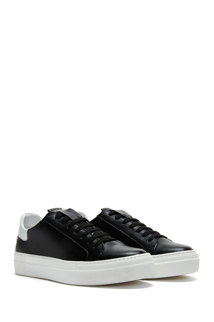 Woman Black Lace-Up Leather Sneaker