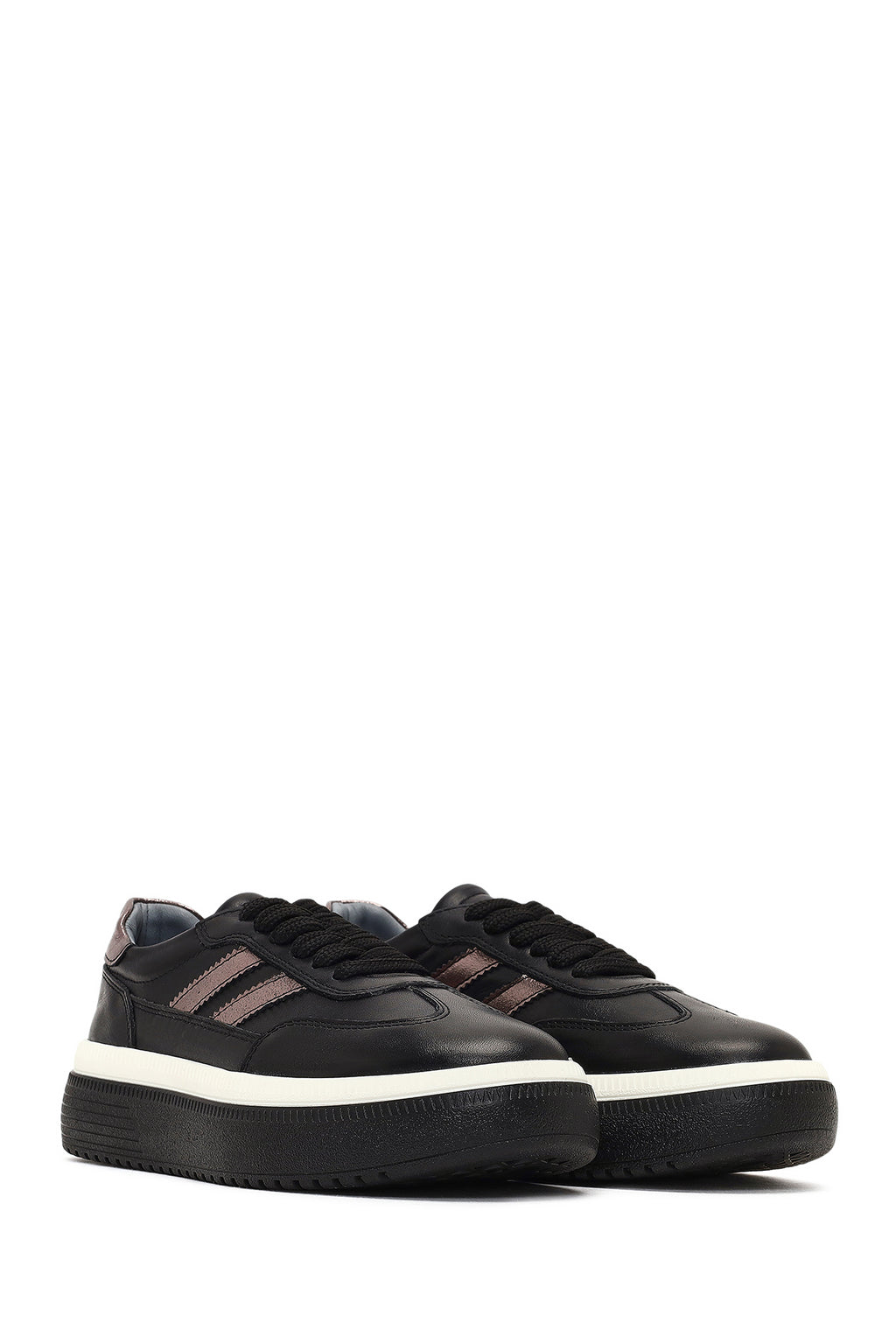 Kadın Siyah Bağcıklı Kalın Tabanlı Deri Sneaker
