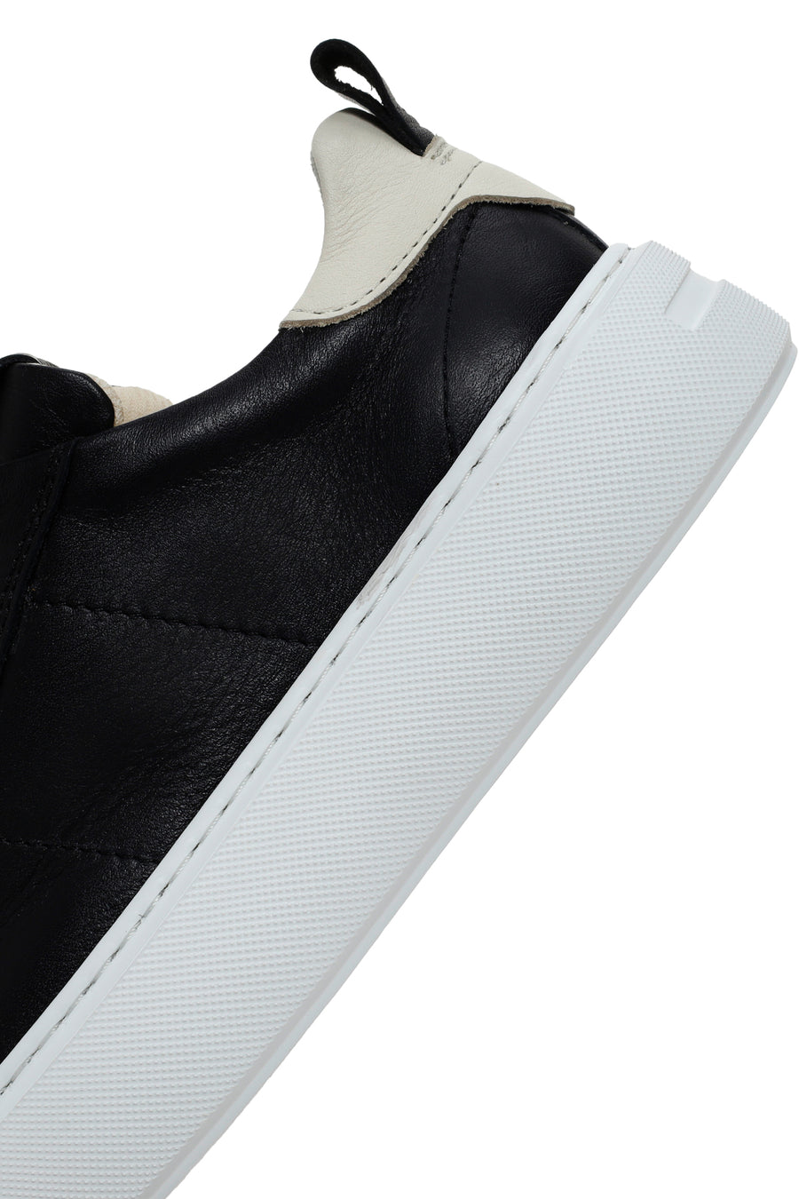 Kadın Siyah Bağcıklı Aksesuar Detaylı Deri Sneaker