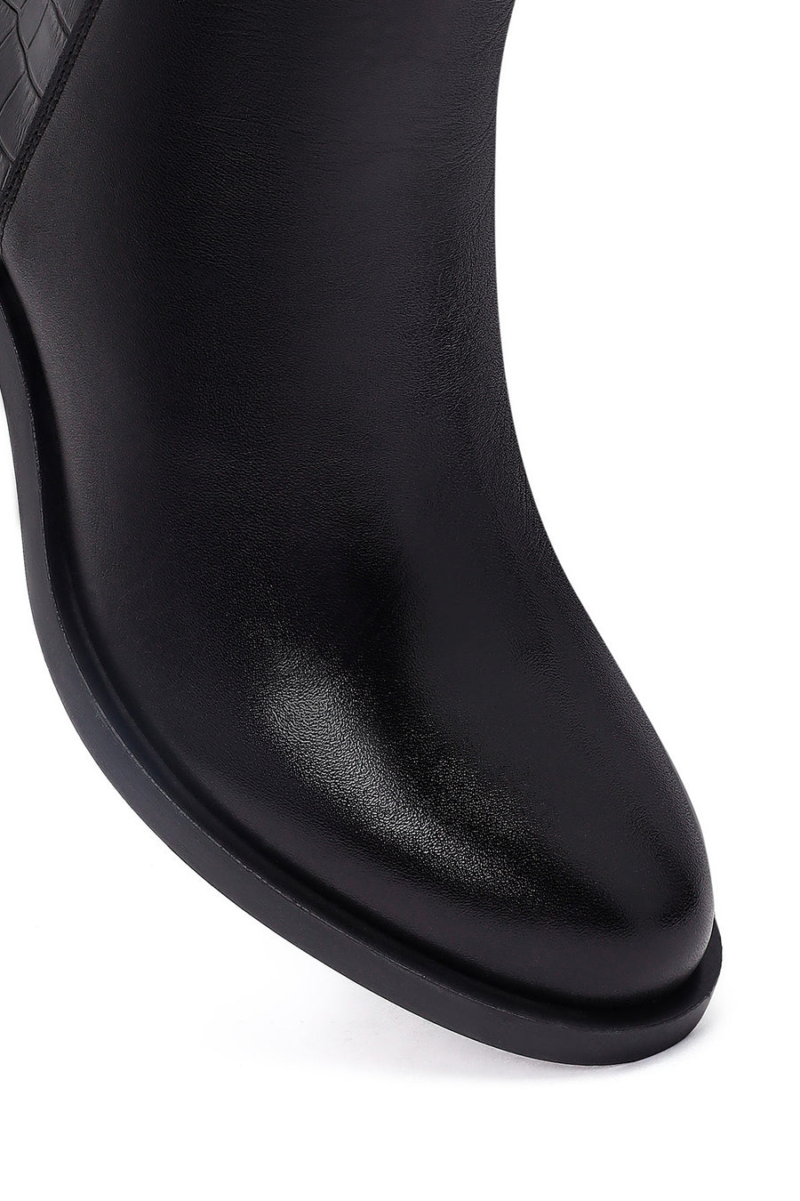 Woman Black Zip Closure Short Thick-Heeled Leather Boots