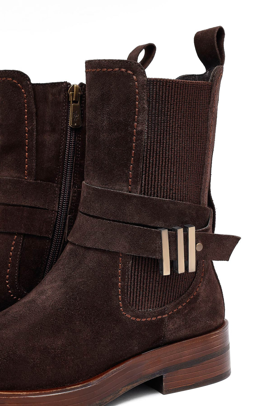 Woman Brown Zippered Suede Leather Boat