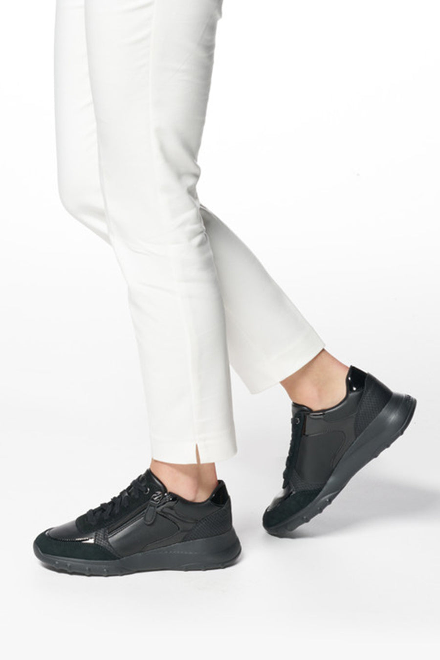 Geox Kadın Siyah Bağcıklı Kalın Tabanlı Deri Sneaker