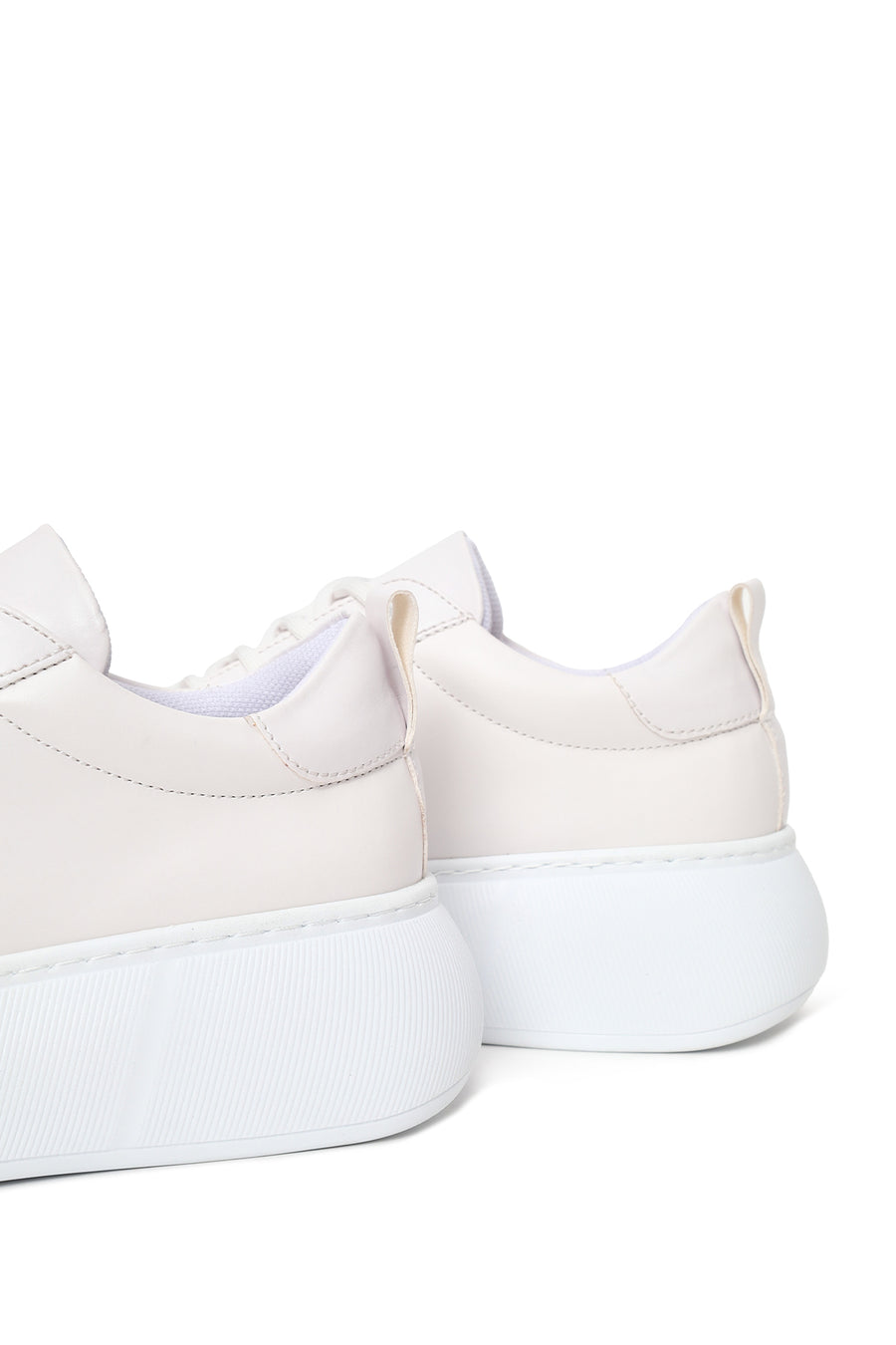 Kadın Beyaz Bağcıklı Kalın Tabanlı Sneaker