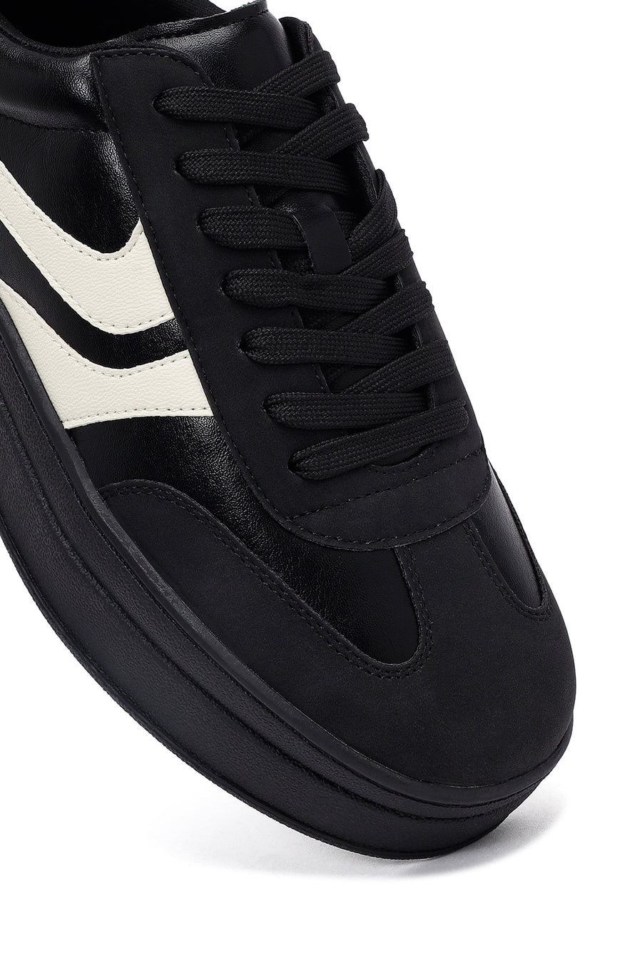 Woman Black Lace-Up Chunky Sneaker