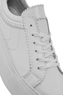 Kadın Beyaz Bağcıklı Kalın Tabanlı Deri Sneaker | Derimod