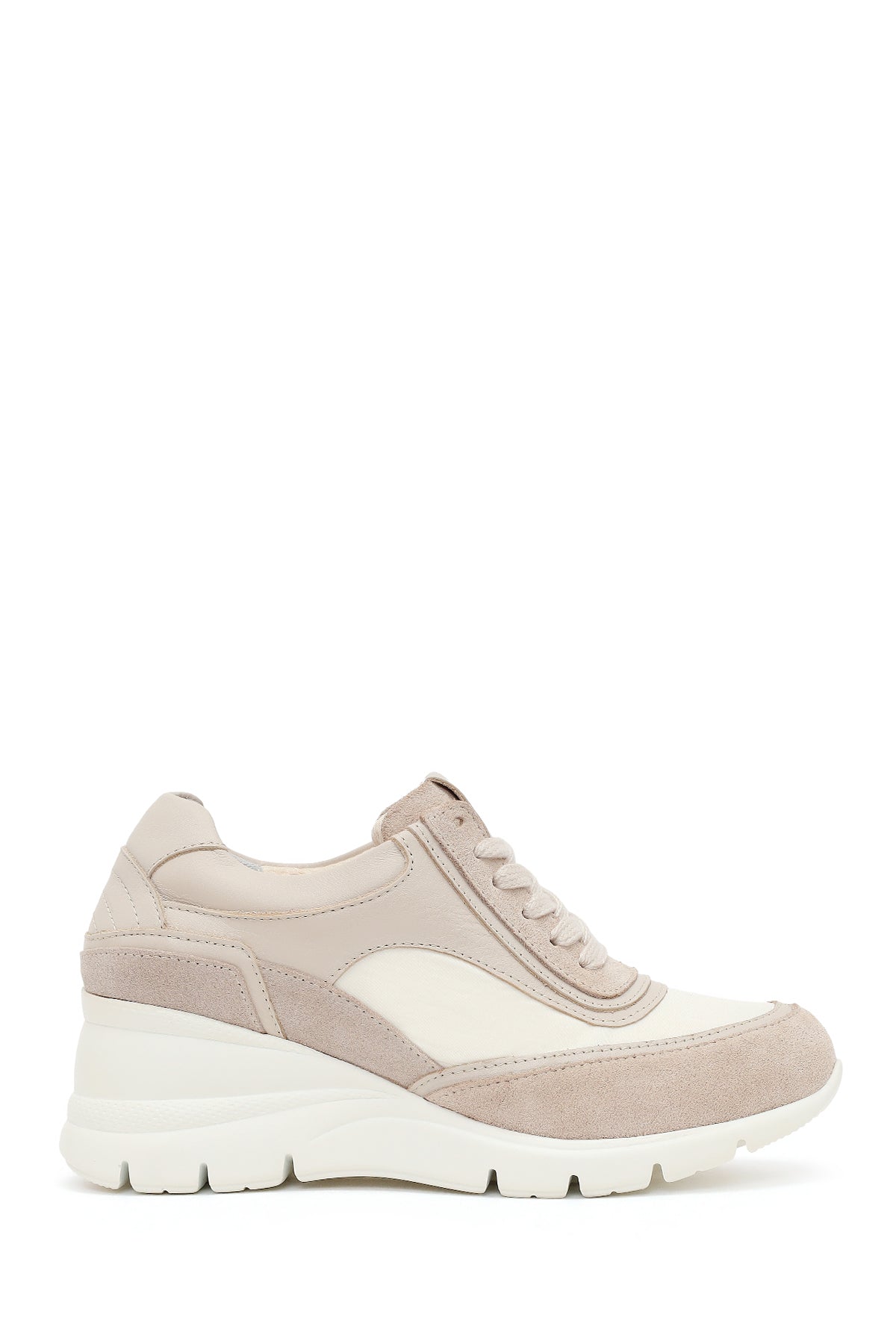 Kadın Bej Bağcıklı Dolgu Topuklu Süet Deri Sneaker 26SFD371714 | Derimod