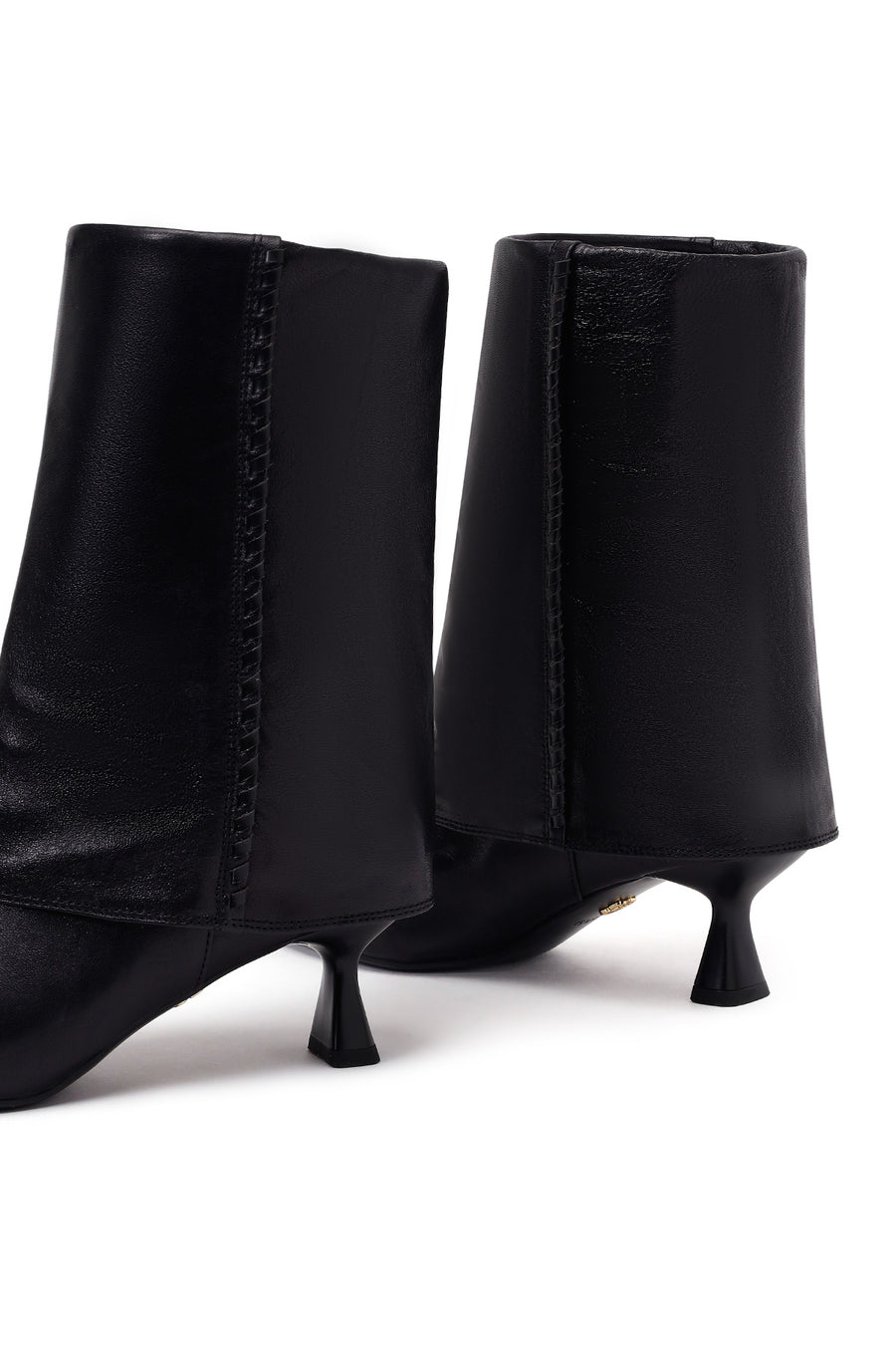 Woman Black Heeled Leather Boots