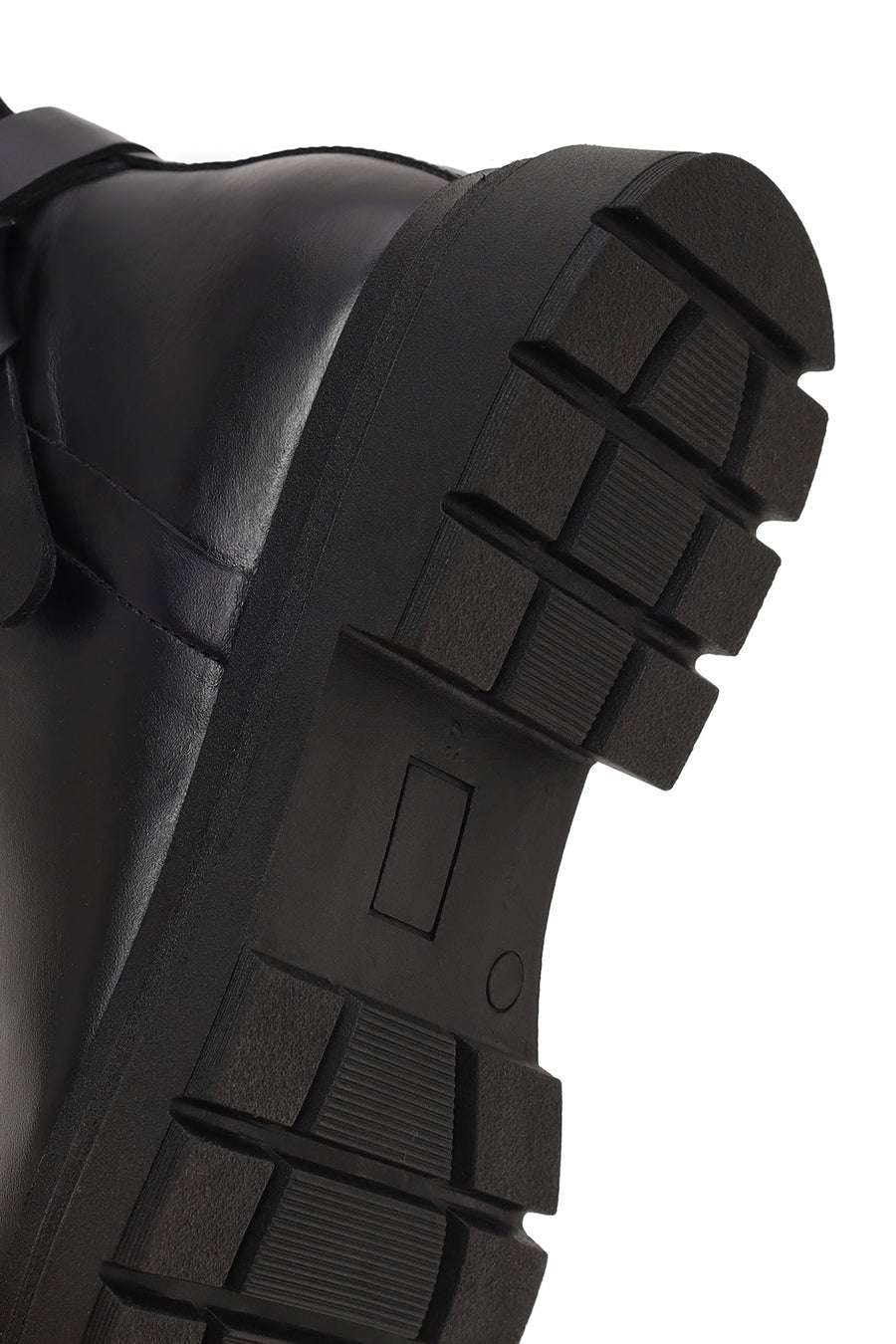 Woman Black Zip Closure Thick-Soled Leather Boots
