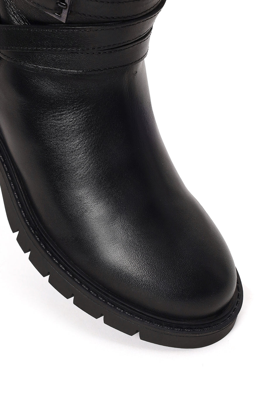 Woman Black Zip Closure Leather Boots