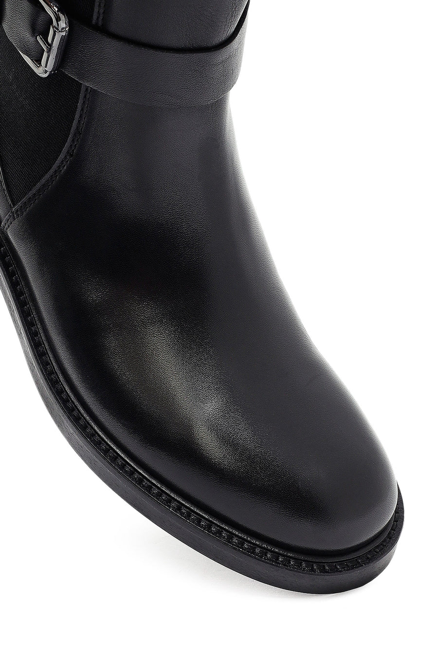 Woman Black Zippered Leather Boat