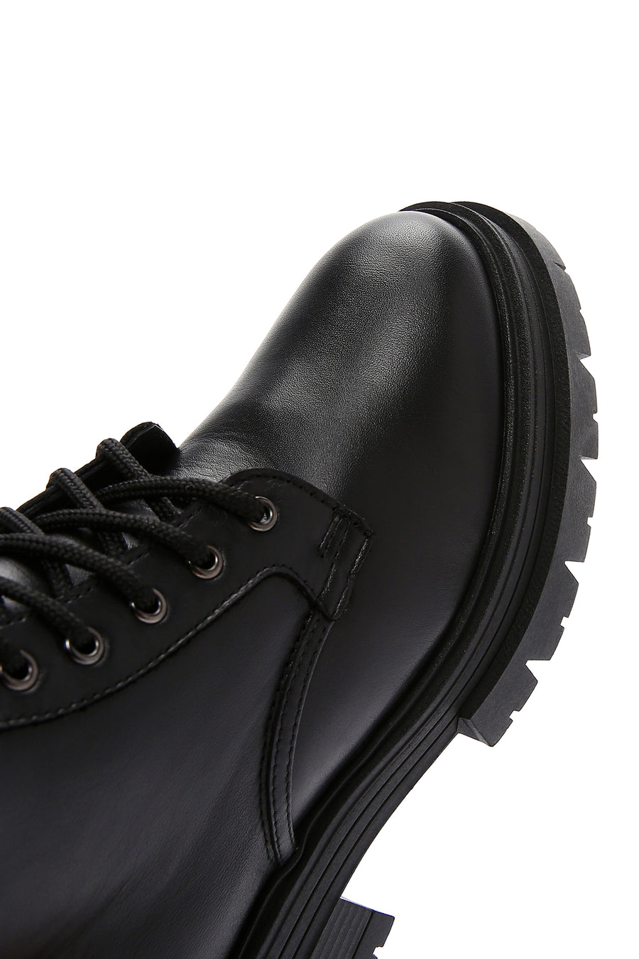 Women's Black Zippered Leather Boots