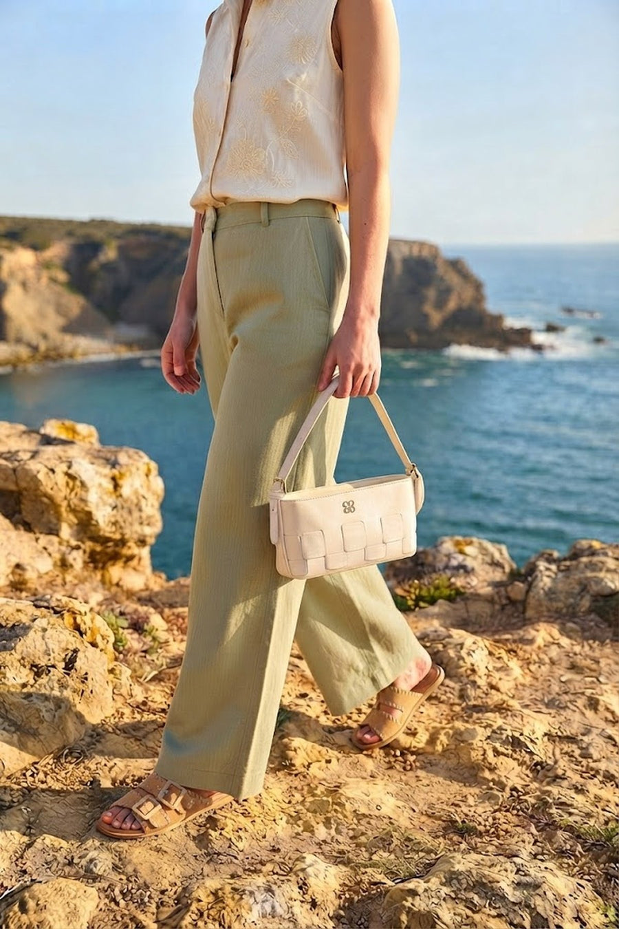 Woman Cream Knit Shoulder Bag