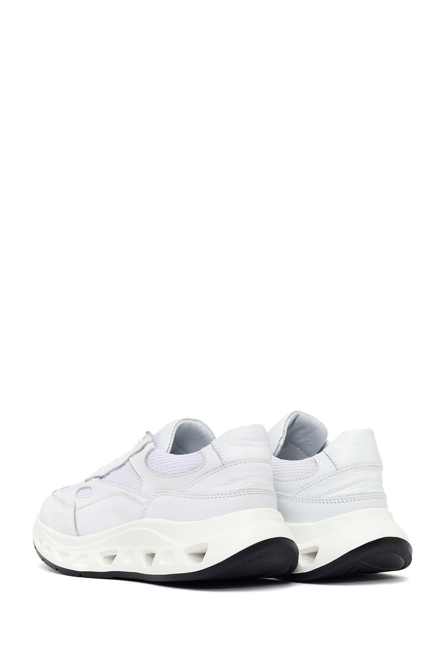 Kadın Beyaz Bağcıklı Kalın Tabanlı Deri Sneaker